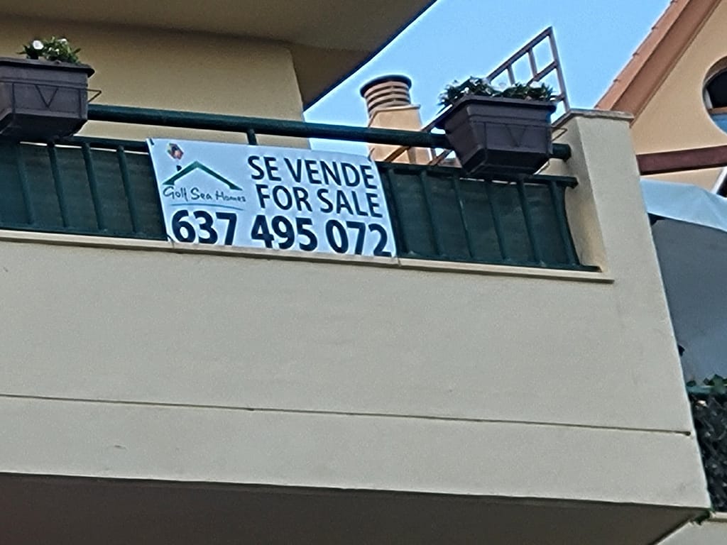 A For Sale sign on a house in Benalmadena